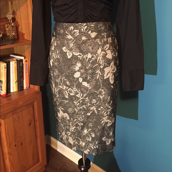 ✨SALE✨ Ann Taylor pencil skirt