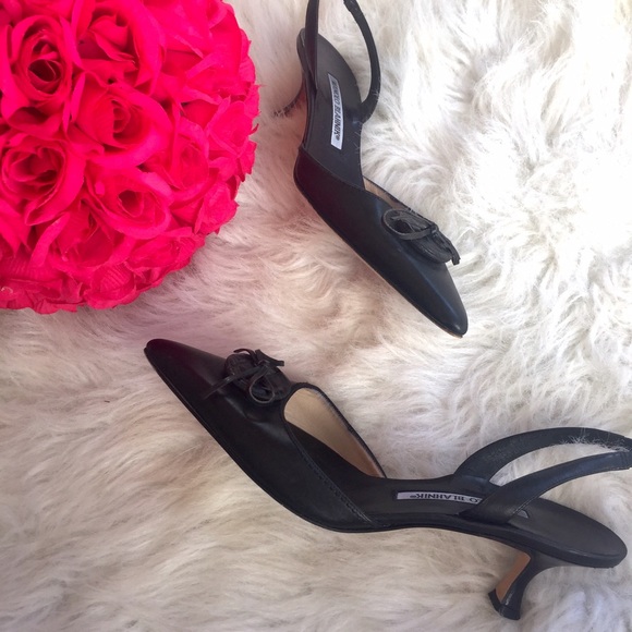 🔴Sold in bundle| Manolo Blahnik pointed heel - Picture 2 of 3