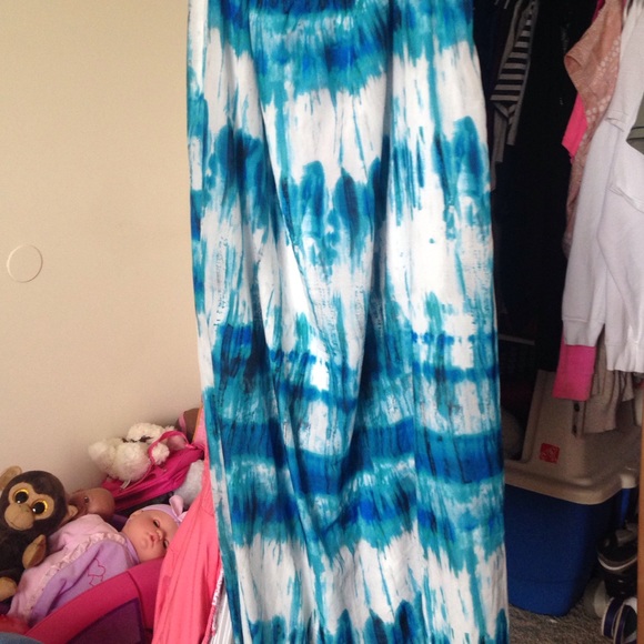 A silky blue dress with rhinestone collar - Picture 2 of 4