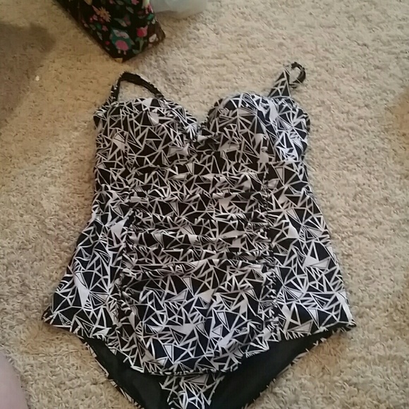 Geoprint torrid bathing suit