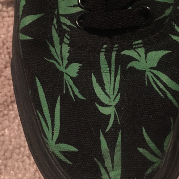weed sneakers - Picture 2 of 3