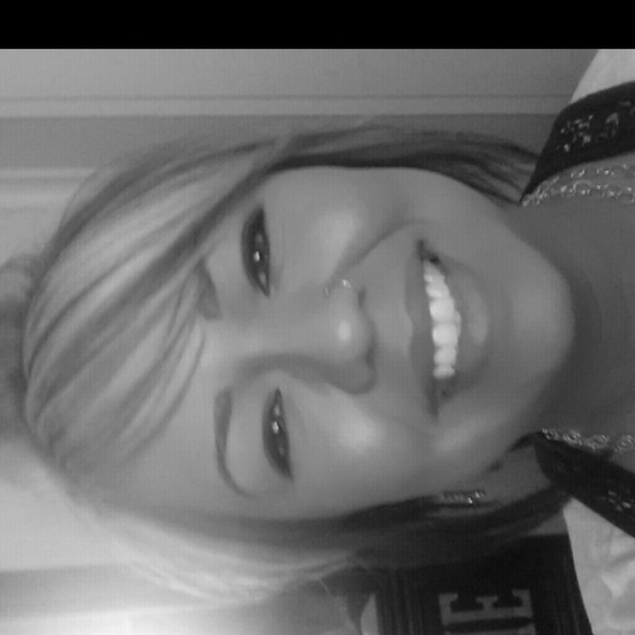 Meet your Posher, Jessica - Picture 1 of 1