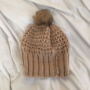 Slouchy H&M beanie with faux fur ball on top