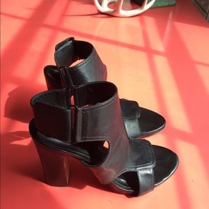 Pour la Victoire black leather cut out heels