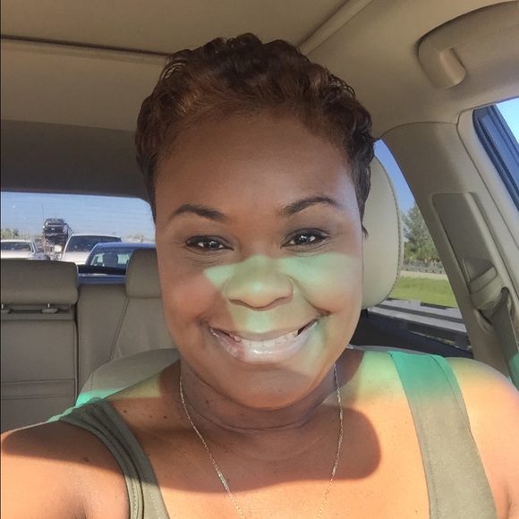 Meet your Posher, Nadia - Picture 2 of 2