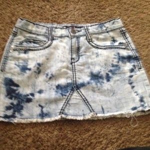 Girls jean skirt. Light wash and never worn. 😈😈