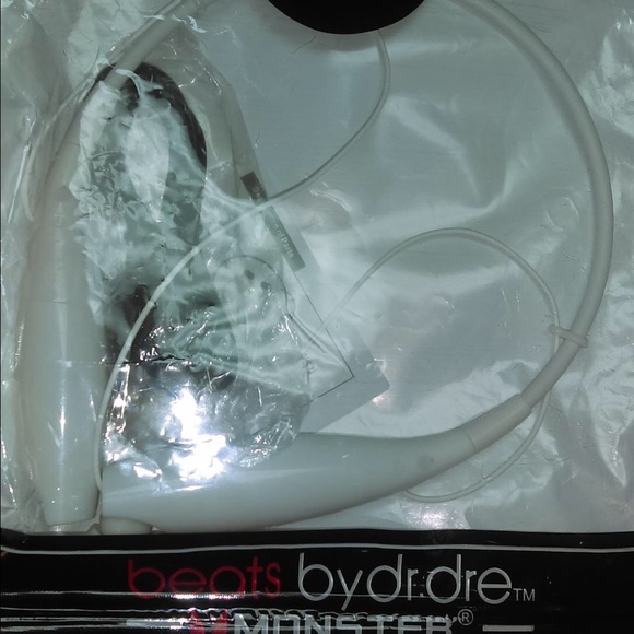 Beats by Dre Wireless Headset