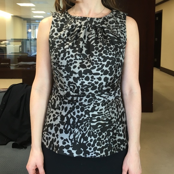 Super Cute Top - goes great under a jacket! - Picture 1 of 4