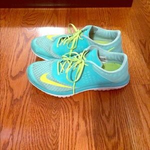 NIKE TEAL AND LIME GREEN SNEAKERS