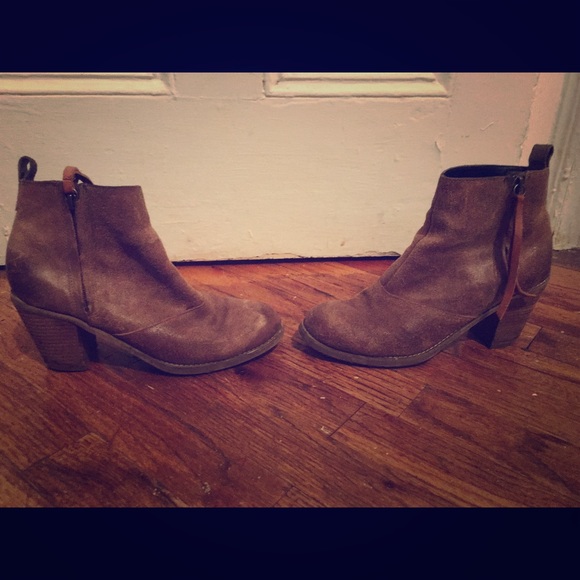 Tan DV booties
