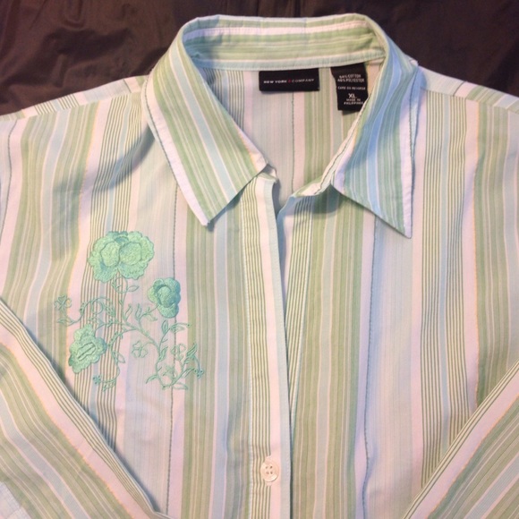 Button down top - Picture 2 of 3