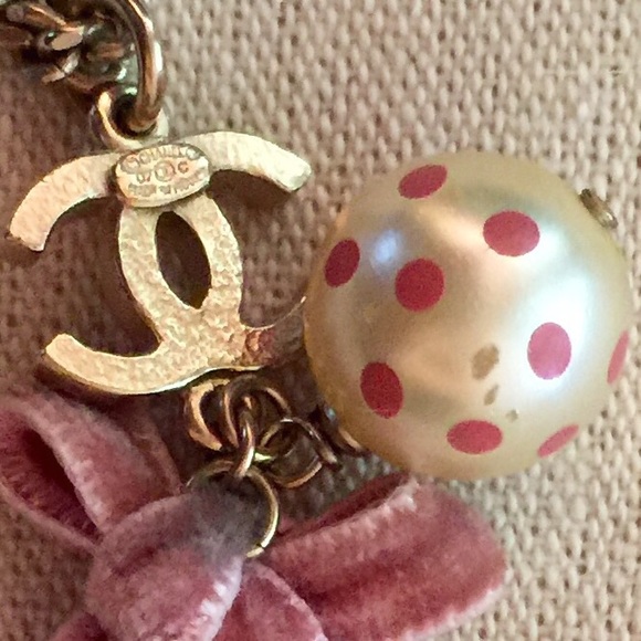 β¨HPβ¨Authentic Chanel necklace π - Picture 3 of 4