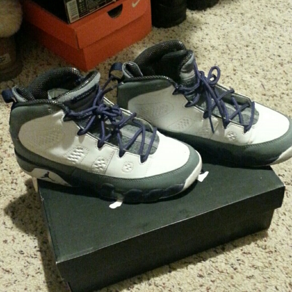 *closet closing* Girls Jordan 9 Retro