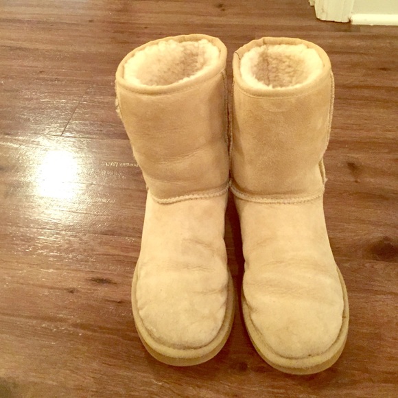 light beige ugg boots
