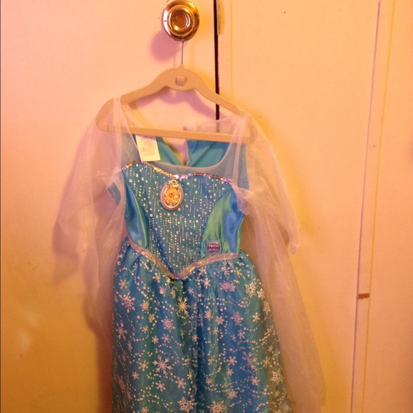 2 dresses/Elsa and Anna