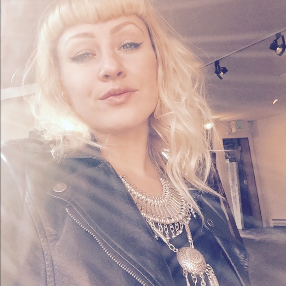 Meet your Posher, Eva Kosmos - Picture 4 of 4