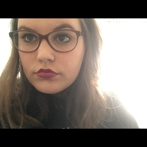 Meet your Posher, Emily - Picture 1 of 1