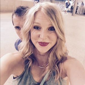 Meet your Posher, Caitlin