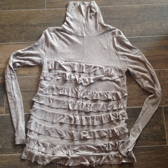 Long sleeve ruffled shirt