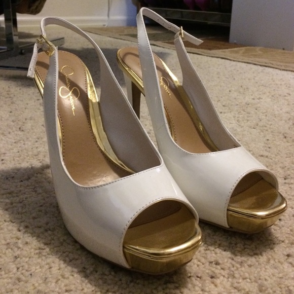 Jessica Simpson white, tan, gold heels. NEVER WORN - Picture 4 of 4