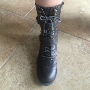 GBYGUESS brown combat boots