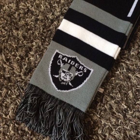 Raiders scarf