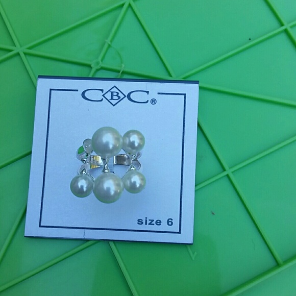 CBC Fashion Ring Size 6. Silver tone w Faux Pearls
