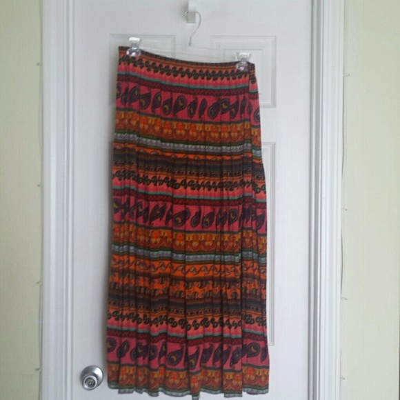 print skirt mid calf on me I'm  5'4" - Picture 1 of 1