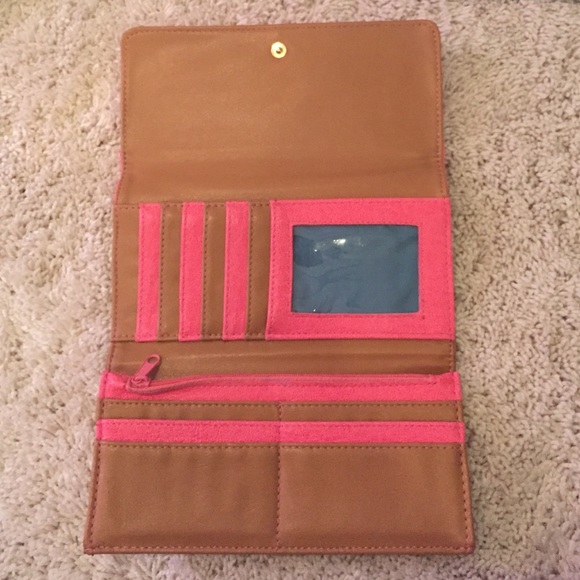 Kenneth Cole Reaction Wallet - Picture 3 of 4