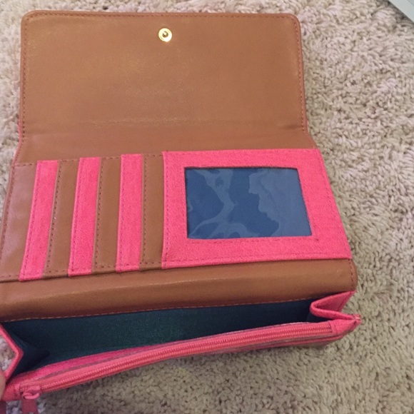 Kenneth Cole Reaction Wallet - Picture 4 of 4