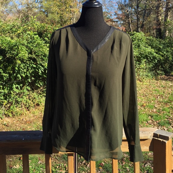 Rock & Republic Tops - 👚Nice Army Green Top👚