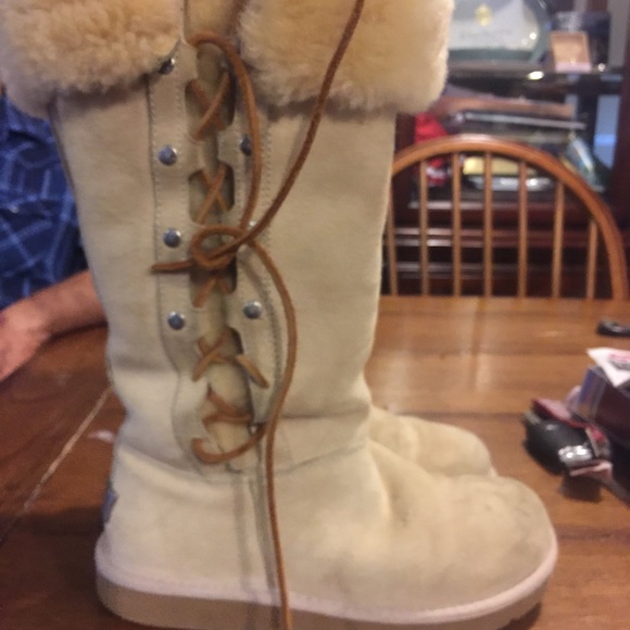 Ugg boots - Picture 1 of 3