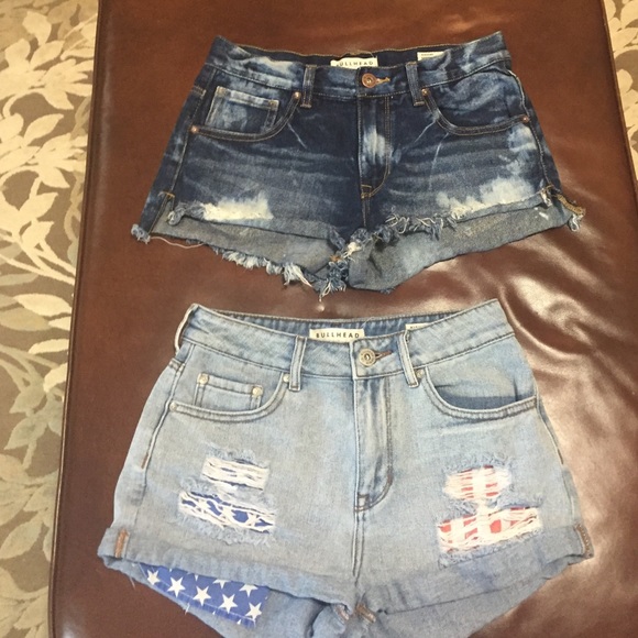 Ripped bullhead denim slouchy and high shorts.