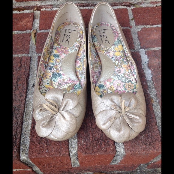 So comfy! Gold Flats 🍁 size 8 - Picture 1 of 4