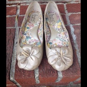 So comfy! Gold Flats 🍁 size 8