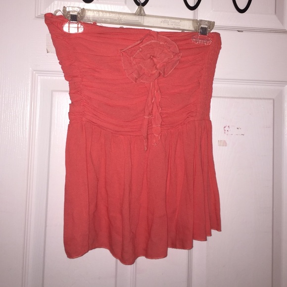 NEVER WORN. cute strapless top