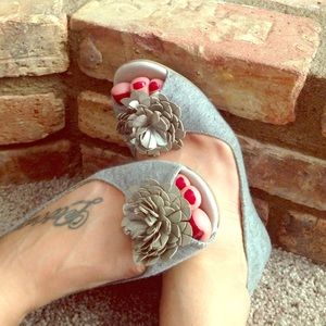 Gray caves flower flats