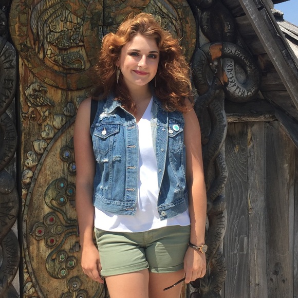 Meet your Posher, Madeline