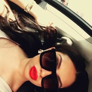 Meet your Posher, Iris