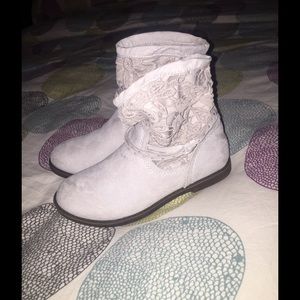 Girls/kids boots new never worn