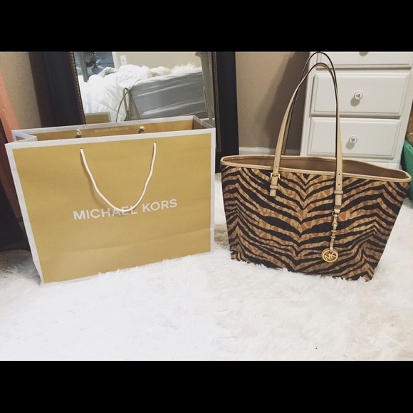 ⛔️sold⛔️MK zebra print purse
