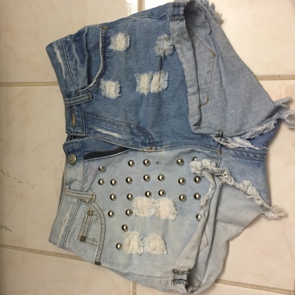 Ripped high waisted shorts - Picture 1 of 2