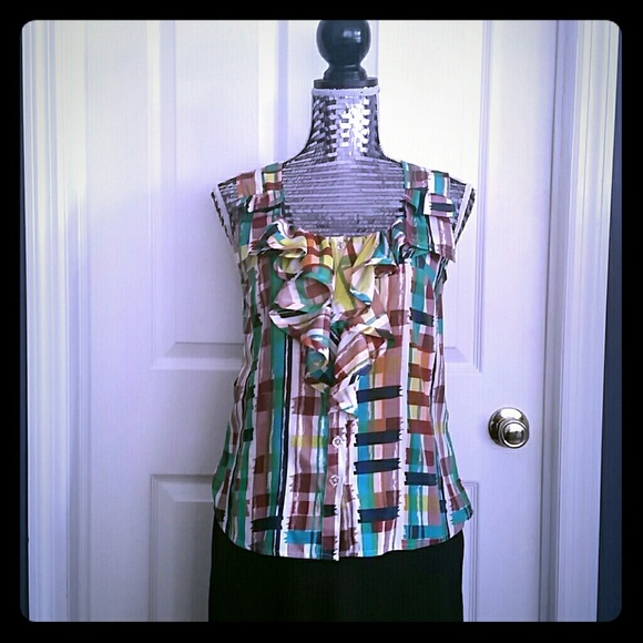 Cute Banana Republic Fall top with ruffles