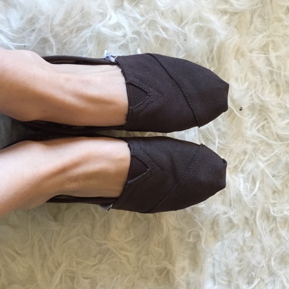 Toms slip ons