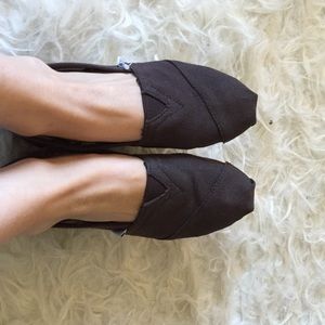 Toms slip ons