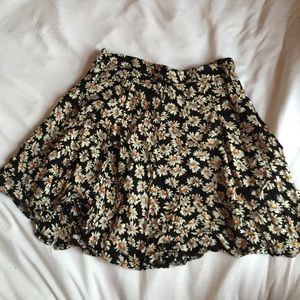 Daisy patterned black skirt