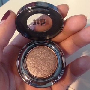 UD single eyeshadow in YDK