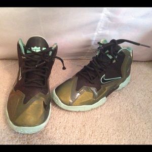 Lebron 11 Parachute Gold