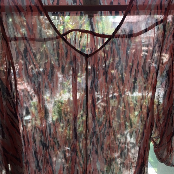 Sheer flow top - Picture 3 of 3