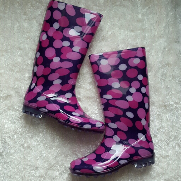 Shoes - New Rainboots